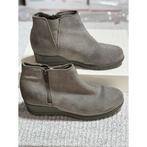 SOREL Boots Evie Boot Pull-On Size 8.5  Gray Waterproof  Suede Bootie Wedge Snow